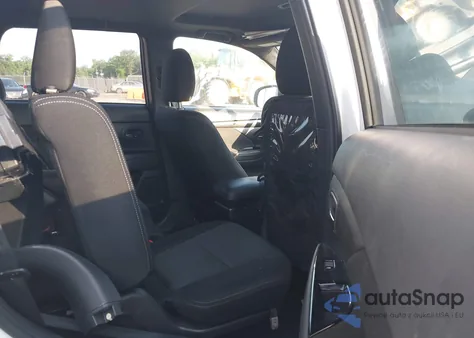 2018 Mitsubishi Outlander Le z USA, uszkodzony, nr VIN JA4AD3A36JZ019405